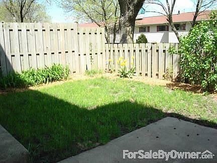 Fenced Back Yard : Inviting back yard area awaits your lawn chair and iced tea.