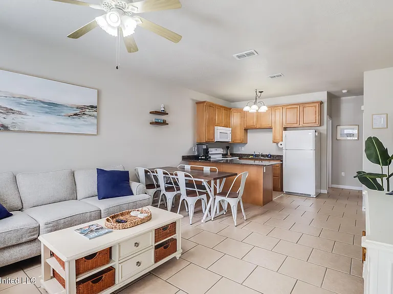 1131 Century Oaks Dr #A — Photo 4
