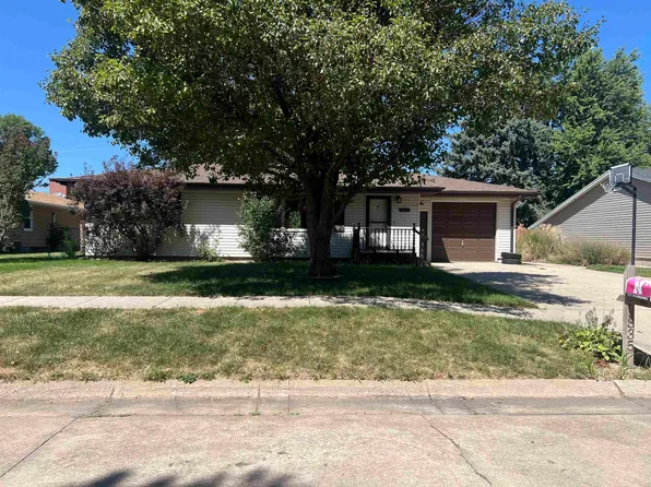 1335 N Hewett Ave, Hastings, NE 68901
