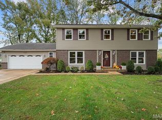 16094 Meadow Oak Dr, Chesterfield, MO 63017