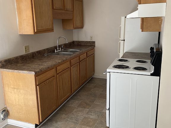 2nd image of 208 Lowe St #11