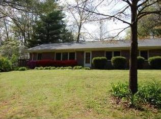 2 Horseshoe Dr, Hendersonville, NC 28791