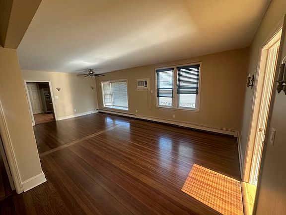 Living Room/Dining Area