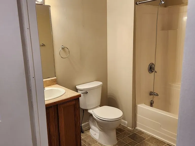 109 Tompkins St — Photo 4