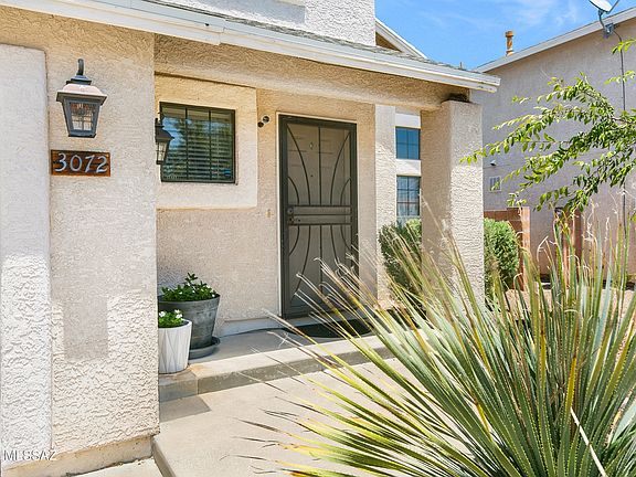 3rd image of 3072 W Country Hill Dr