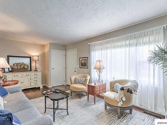 5th image of 3510 S 129th St