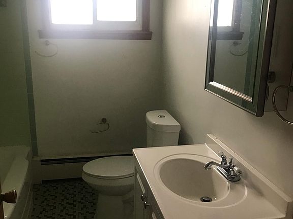 2nd image of 2025 Abbott Rd APT 4