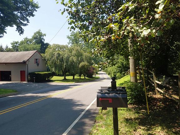 4th image of 251 Bodley Rd