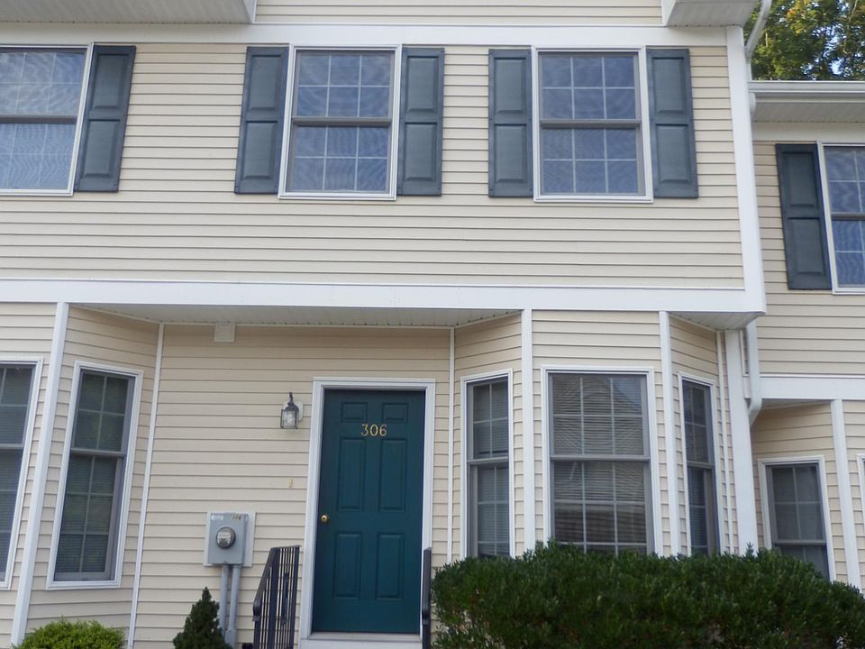 1st image of 306 Alexandra Ct