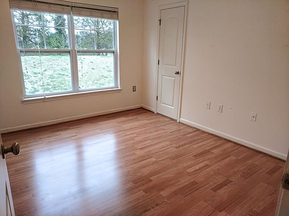 2nd bedroom and closet