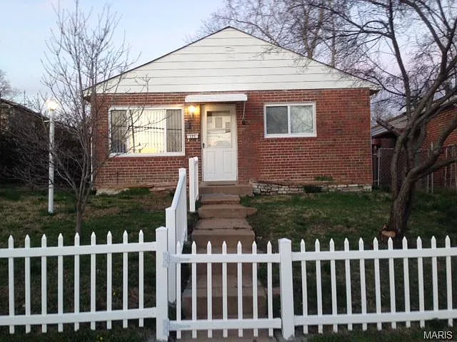 121 Fillmore St photo 1