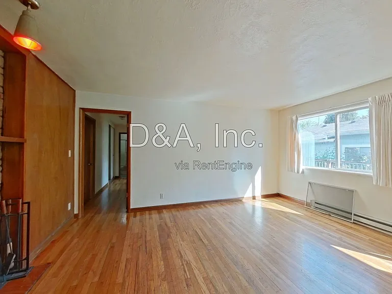 731 NW 15th St — Photo 3
