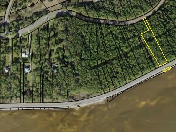 320 Gramercy Plantation Blvd, Eastpoint, FL 32328