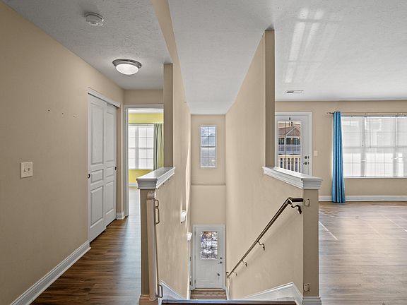 3rd image of 458 Ivy Ridge Dr