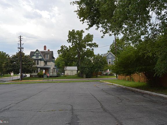 4th image of 4210 Farragut St
