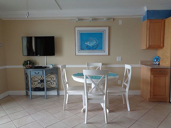 dining area waterfront