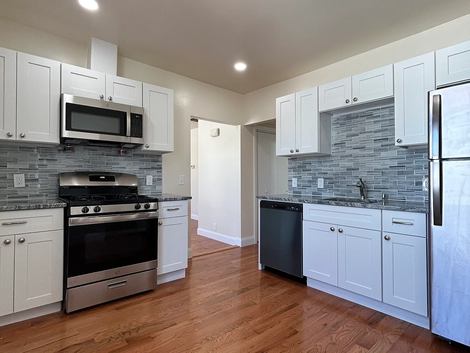 1 bed, 1000 sqft, $3,750 — Photo 4