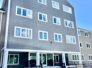 38 Dunham Rd APT 303, Beverly, MA 01915