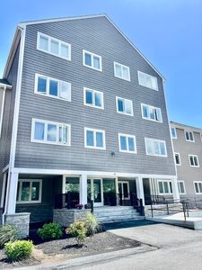 38 Dunham Rd APT 303, Beverly, MA, 01915