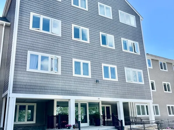 38 Dunham Rd APT 303, Beverly, MA 01915