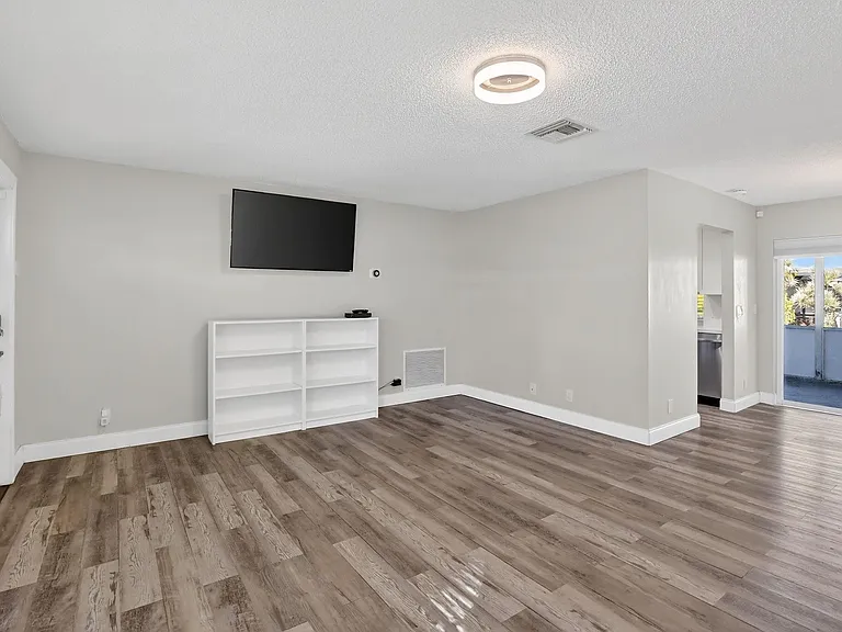8845 NW 14th St — Photo 10