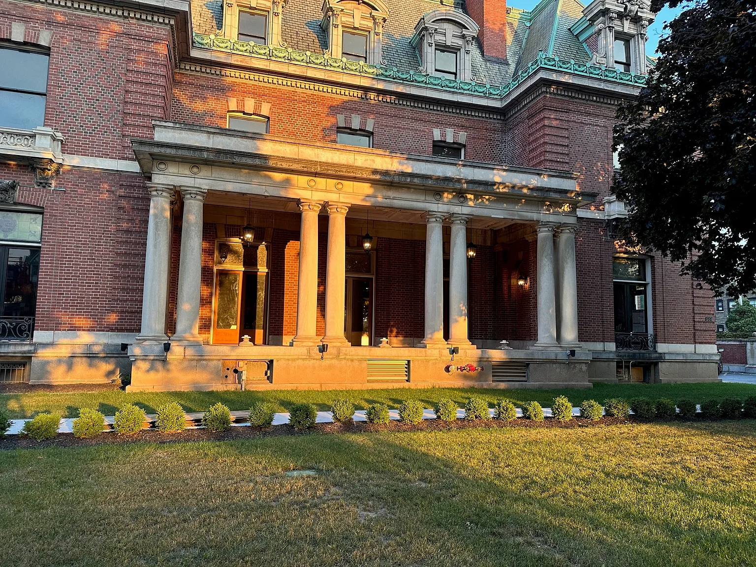 The Goodyear Mansion & Residences — Photo 4