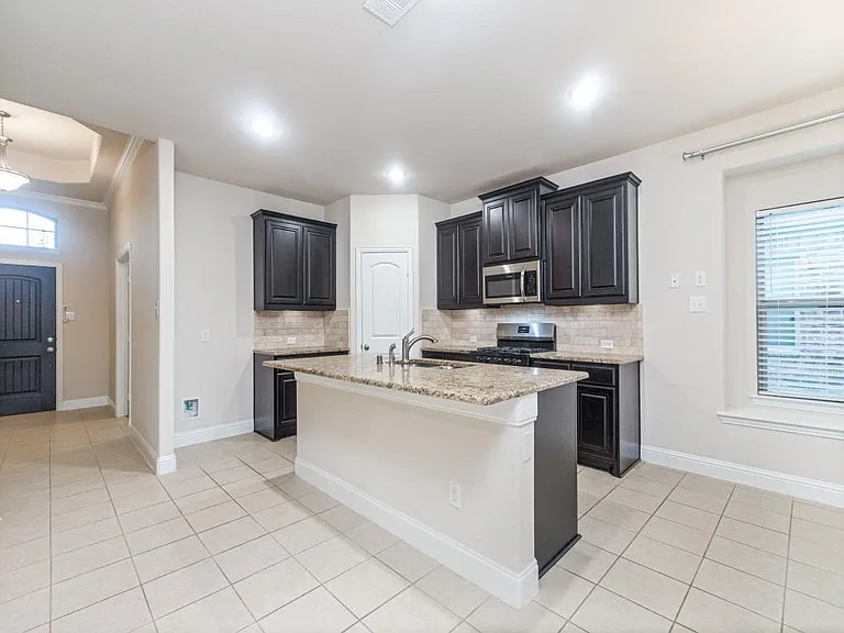710 Teakwood Dr — Photo 6