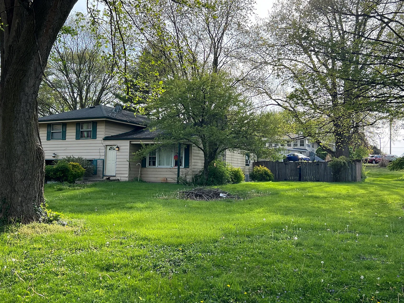 1697 Edgehill Rd photo 1
