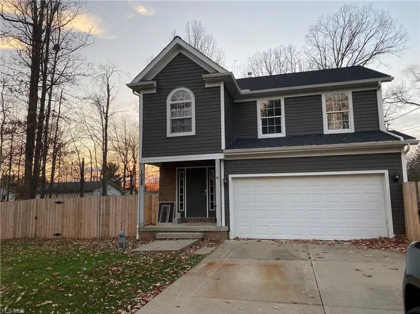 1055 Pennsylvania St, Aurora, OH 44202