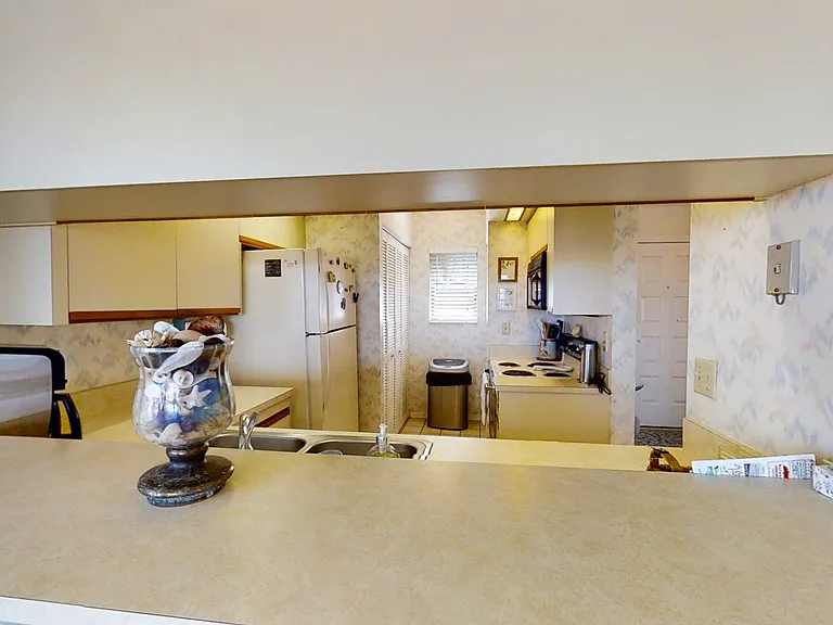 448 Bouchelle Dr #305 — Photo 12