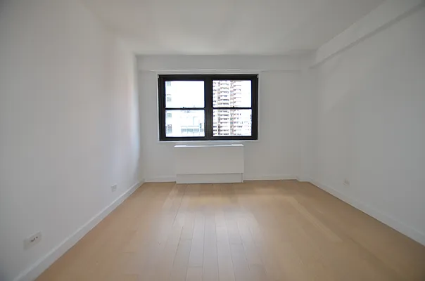 Rented by Manhattan Realty Group | media 21