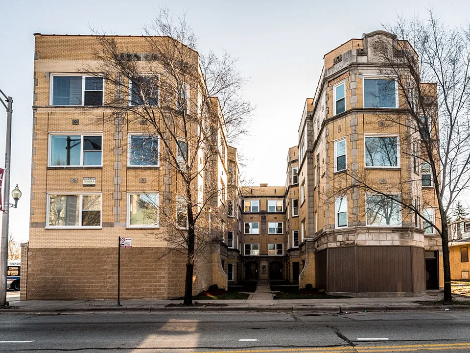 1145 N Austin