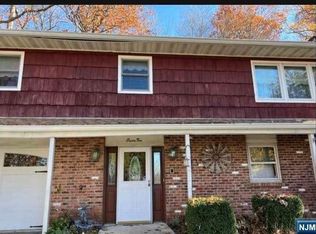 82 Lake Shore Dr W, Hewitt, NJ 07421