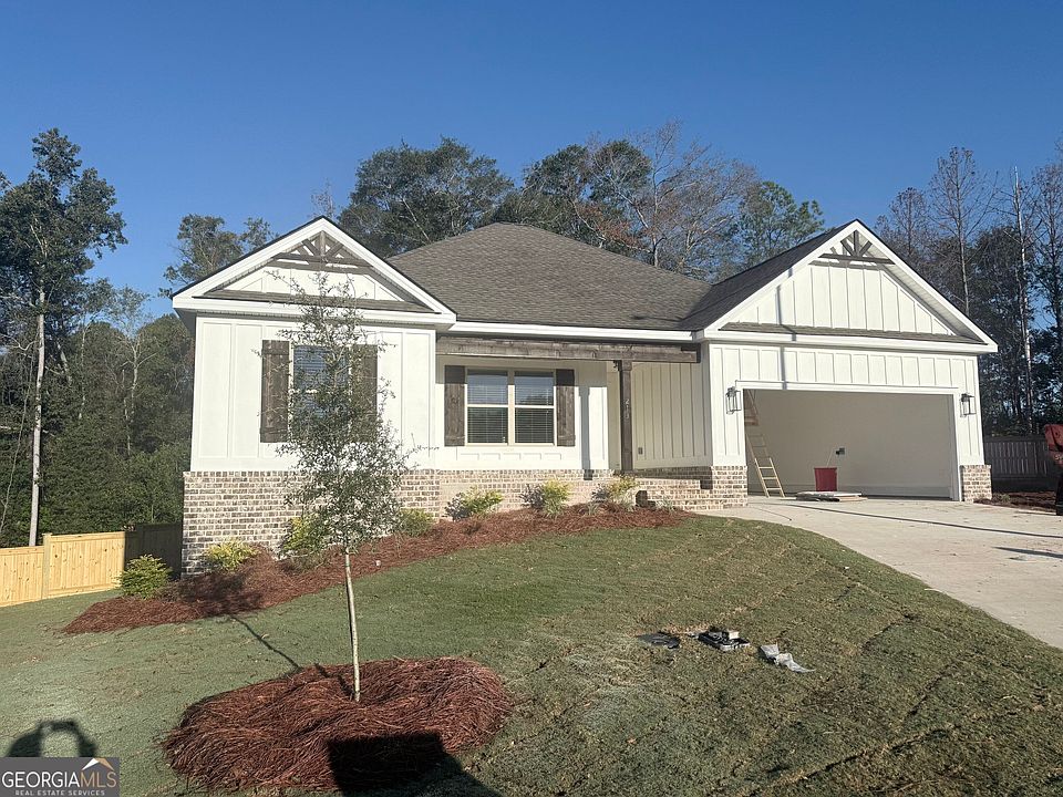 1st image of 213 Hampton Chase