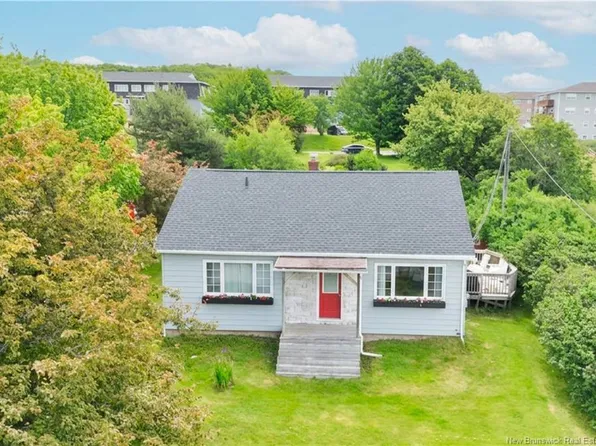 10 Essex St E, Saint John, NB E2J 4G5
