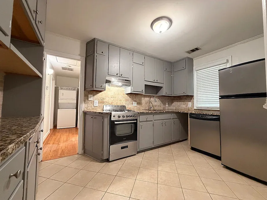 2 bed, 780 sqft, $2,500 — Photo 3