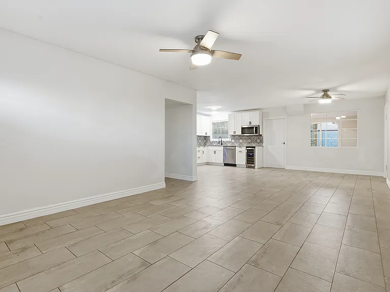 1901 N 48th Pl — Photo 6