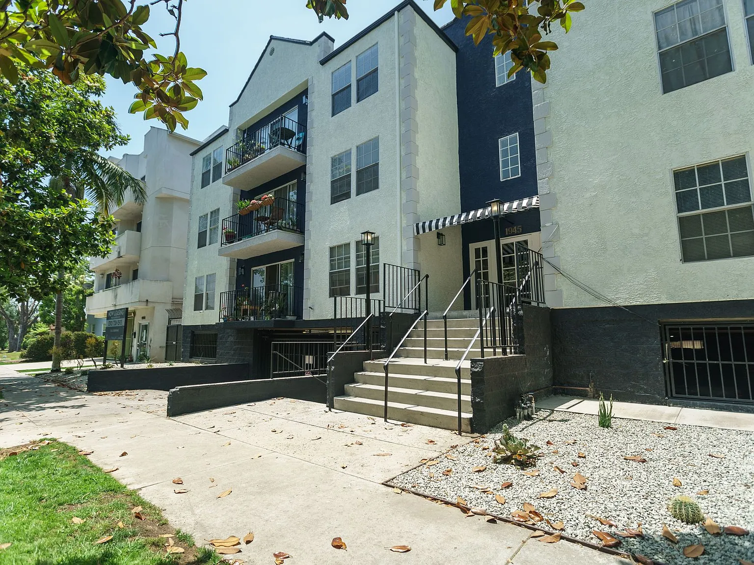 1945 Glendon Avenue — Photo 2