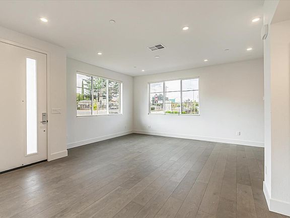 2nd image of 13120 Sepulveda Cir