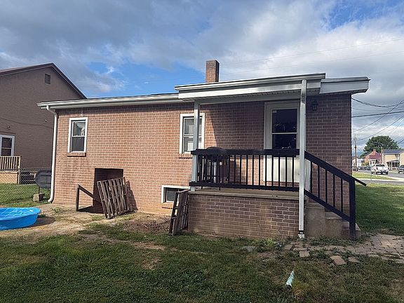 2nd image of 29 Pierpont St