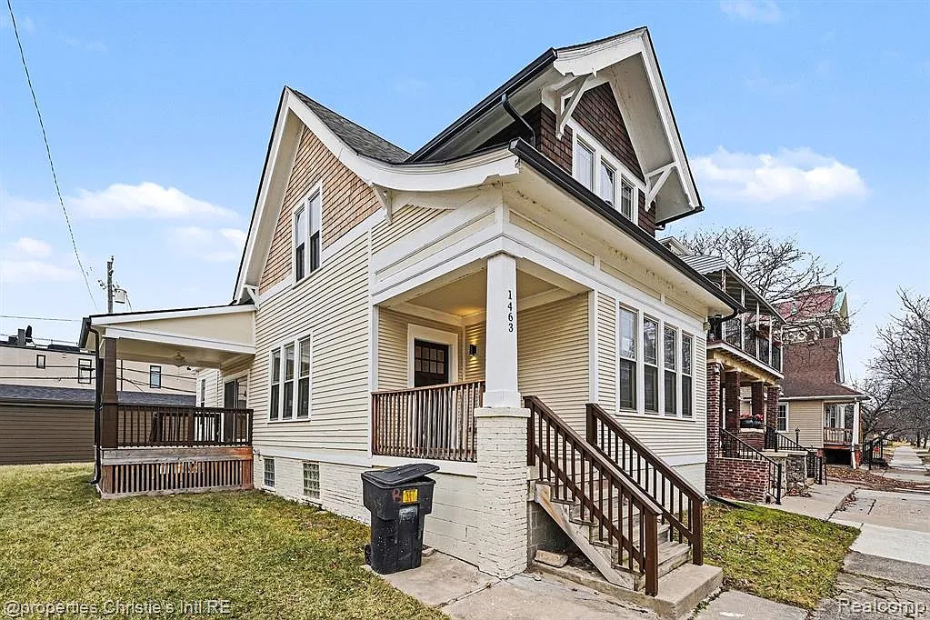 4 bed, 2.5 bath, 1950 sqft, $2,950 — Photo 1