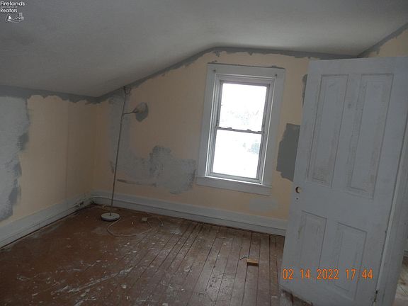 4th image of 224 Shelby St