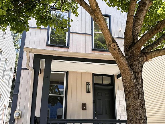 4th image of 2224 Victor St