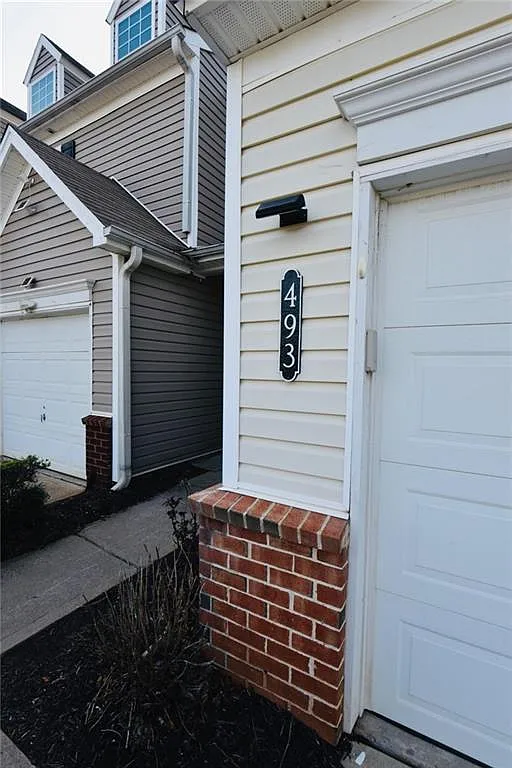 Building Photo - 493 Windstone Trl