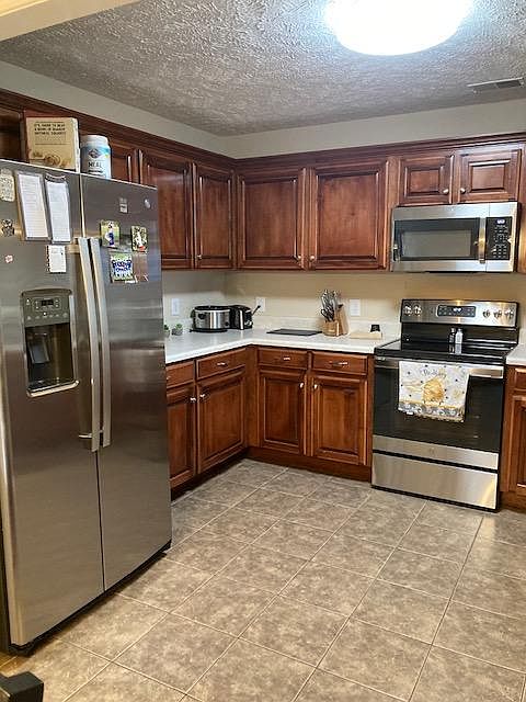 Kitchen has new GE stainless appliances