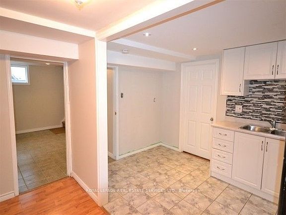 5th image of 260 Green Rd #Basement