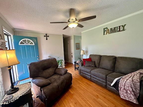 3rd image of 17 Edgewood Dr