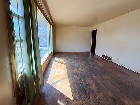 2nd image of 249 Eddy St