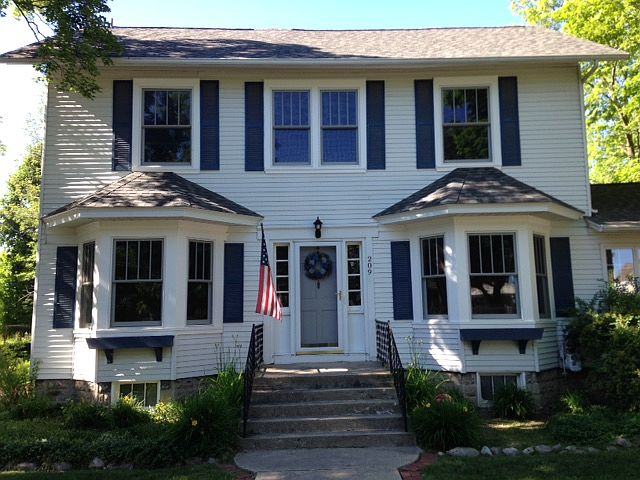 1st image of 209 E Dixon Ave