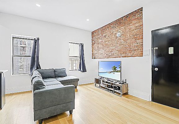 2nd image of 104 Grand St #5